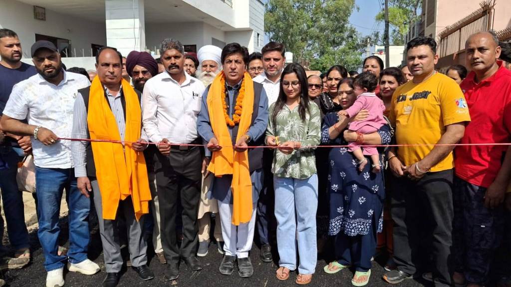 ਵਿਧਾਇਕ ਜਿੰਪਾ ਲੇ 8 ਲੱਖ ਰੁਪਏ ਦੀ ਲਾਗਤ ਨਾਲ ਬਣੀ ਨਵੀਂ ਸੜਕ ਦਾ ਕੀਤਾ ਉਦਘਾਟਨ ਲੋਕਾਂ ਨੂੰ ਮਿਲੀ ਵੱਡੀ ਰਾਹਤ